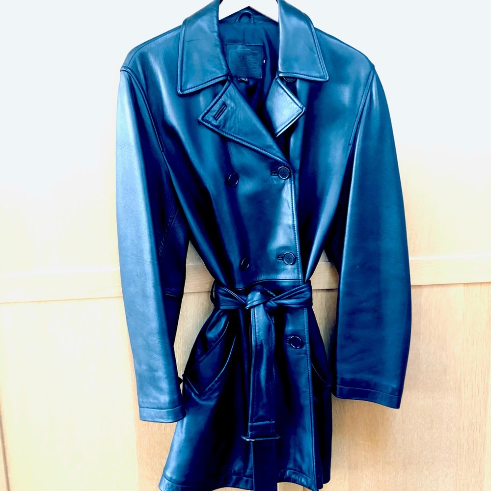 Vintage classic COACH trench coat in black leather
